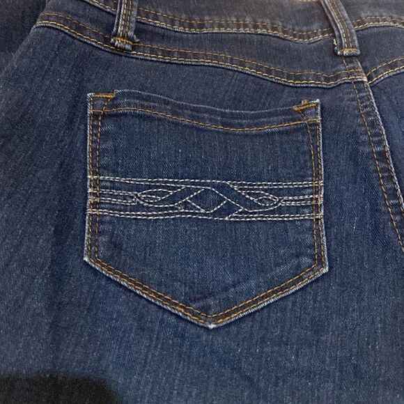 a.n.a, Boot cut jeans with accent designs on back pockets. Dark wash. Womens 4. - Picture 5 of 5